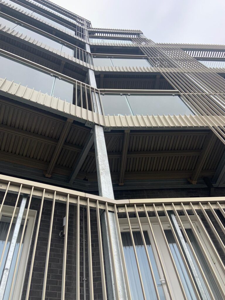 up close aluminium balustrades image